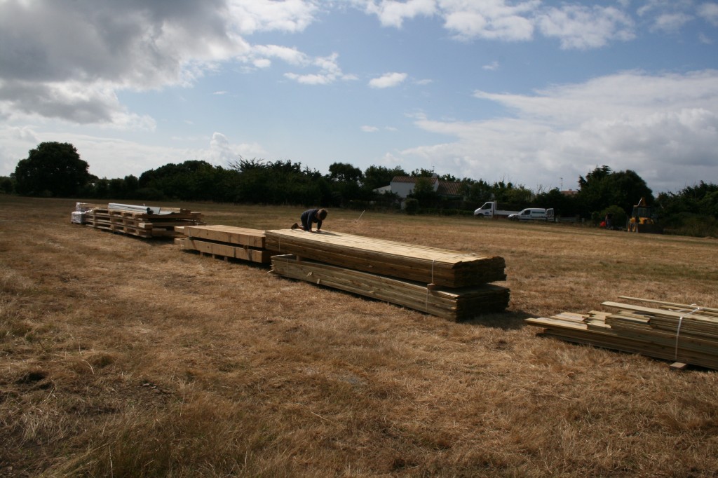 Bois de construction pour le hangar