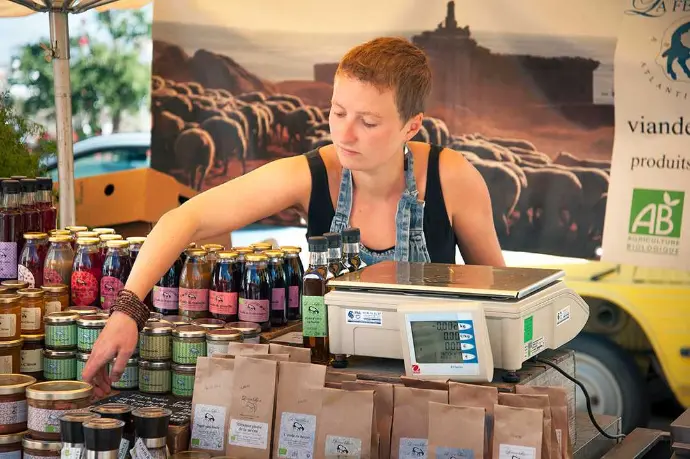 Vendeuse marché Port Joinville