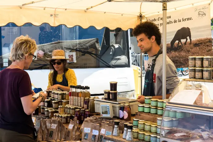 Vendeur marché Port Joinville